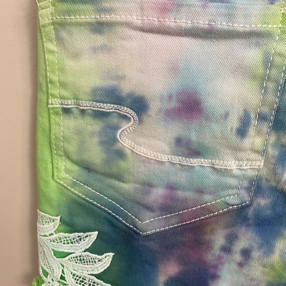 Ardene 82 Denim Women's Tie Dyed Green Jean Shorts Size 11 - Picture 5 of 10